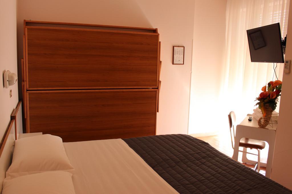 Hotel Emma Cattolica Exterior photo